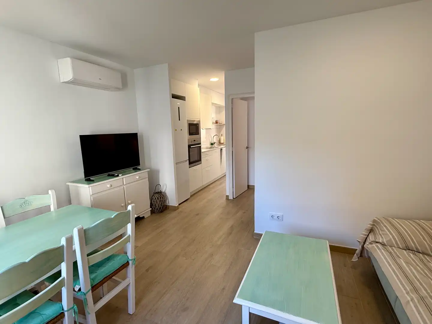 Wohnzimmer von Wohnung zur Miete in Palafrugell mit Klimaanlage, Parkett und Terrasse