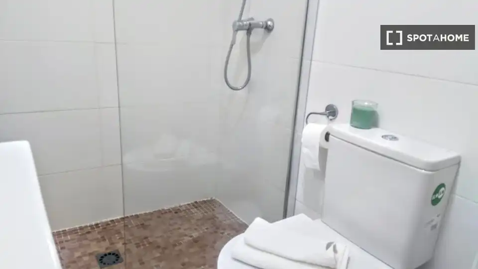 Baño de Piso de alquiler en Burjassot con Aire acondicionado, Calefacción y Amueblado