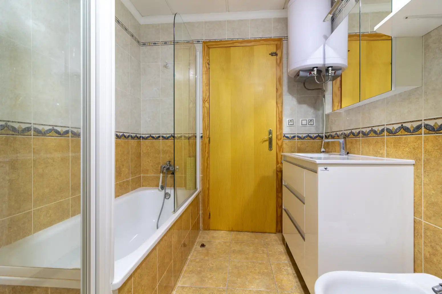 Bany de Pis de lloguer en Canet d'En Berenguer amb Calefacció, Terrassa i Piscina
