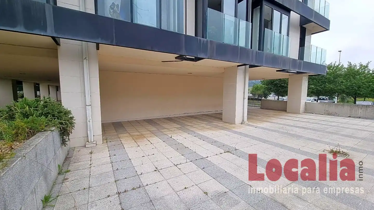 Terraza de Local en venta en Santa Cruz de Bezana