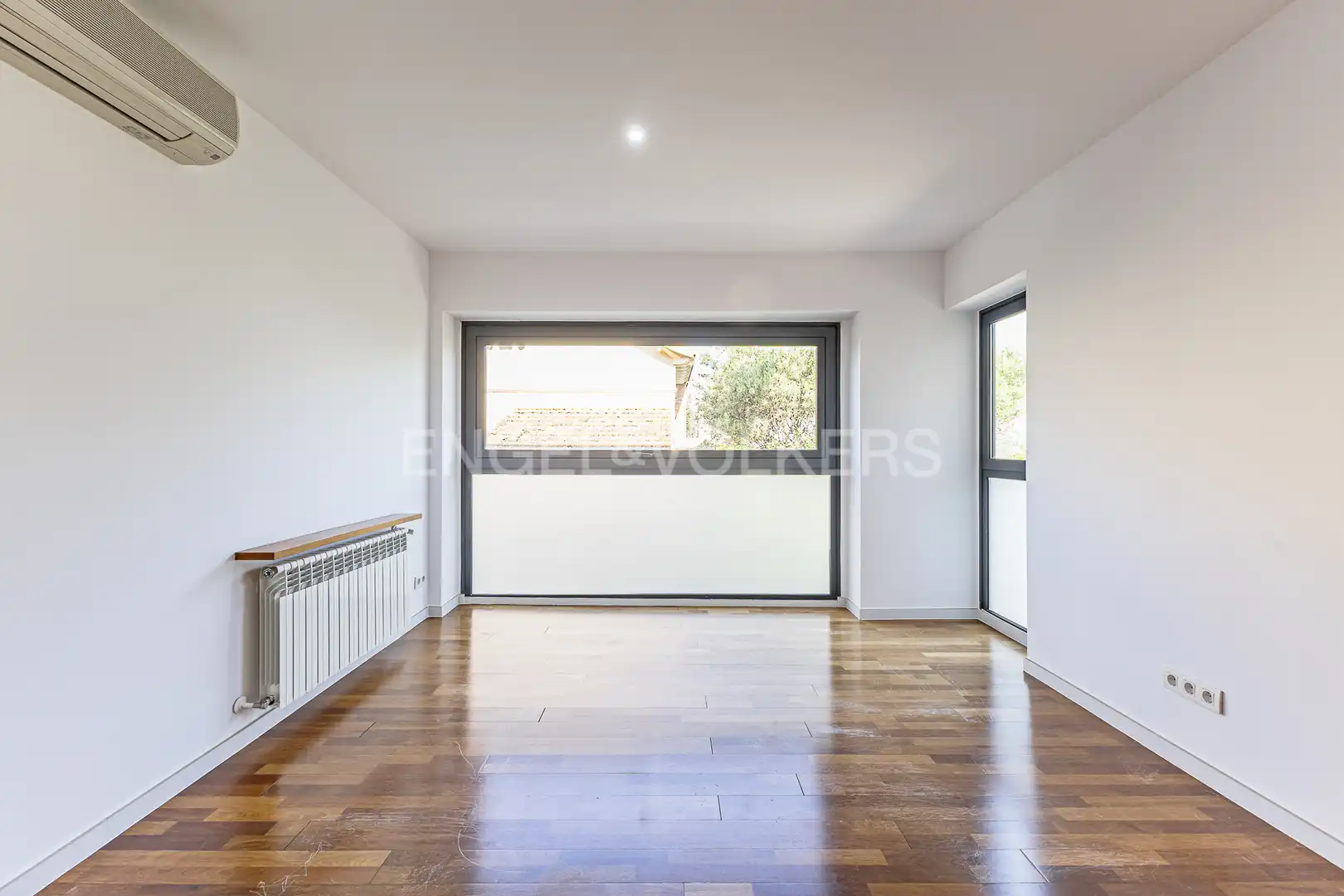 Living room of Houses for sale in Sant Cugat del Vallès  with Air Conditioner, Heating and Private garden