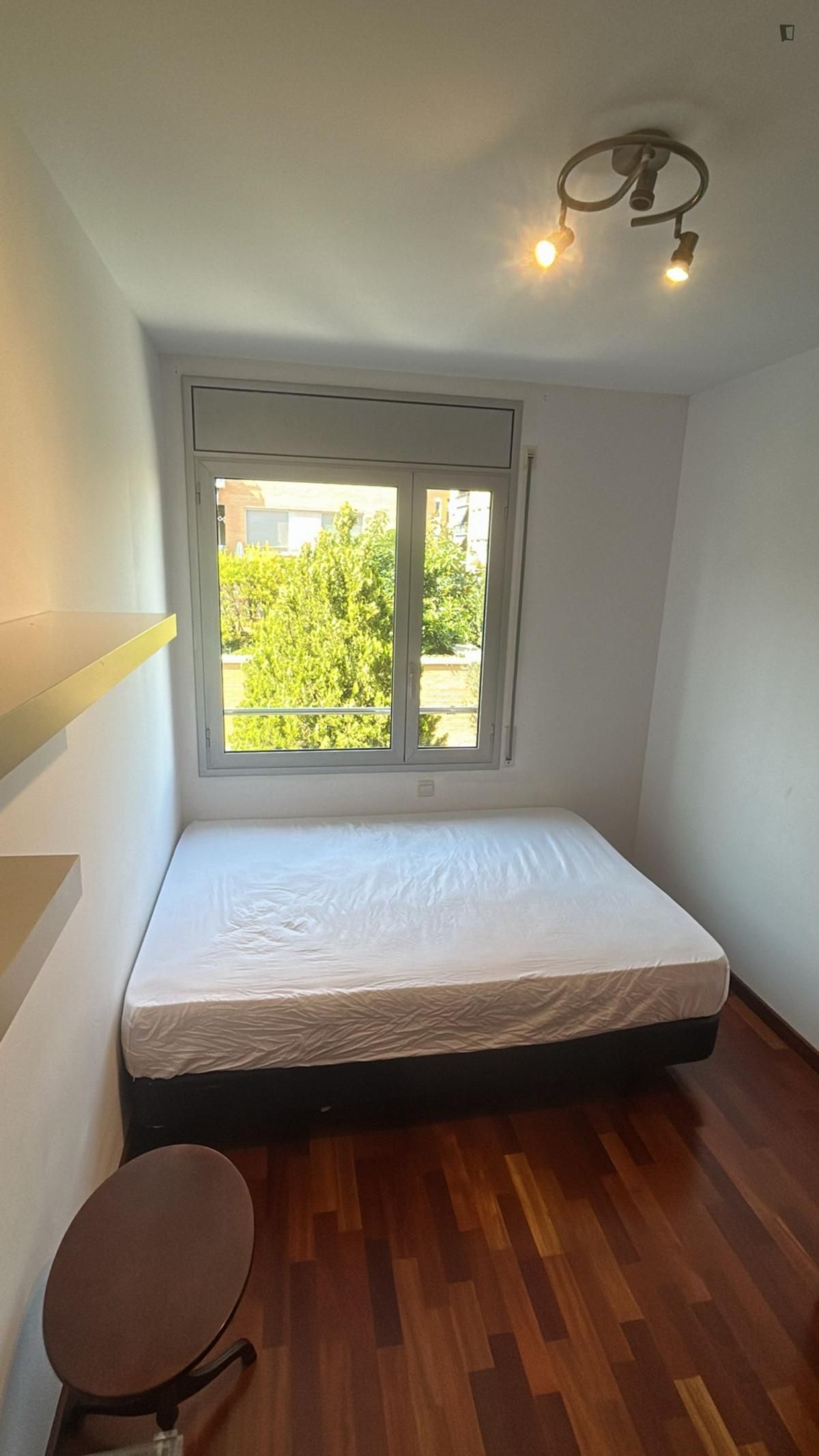 Dormitori de Apartament per a compartir en Montgat amb Aire condicionat, Moblat i Forn