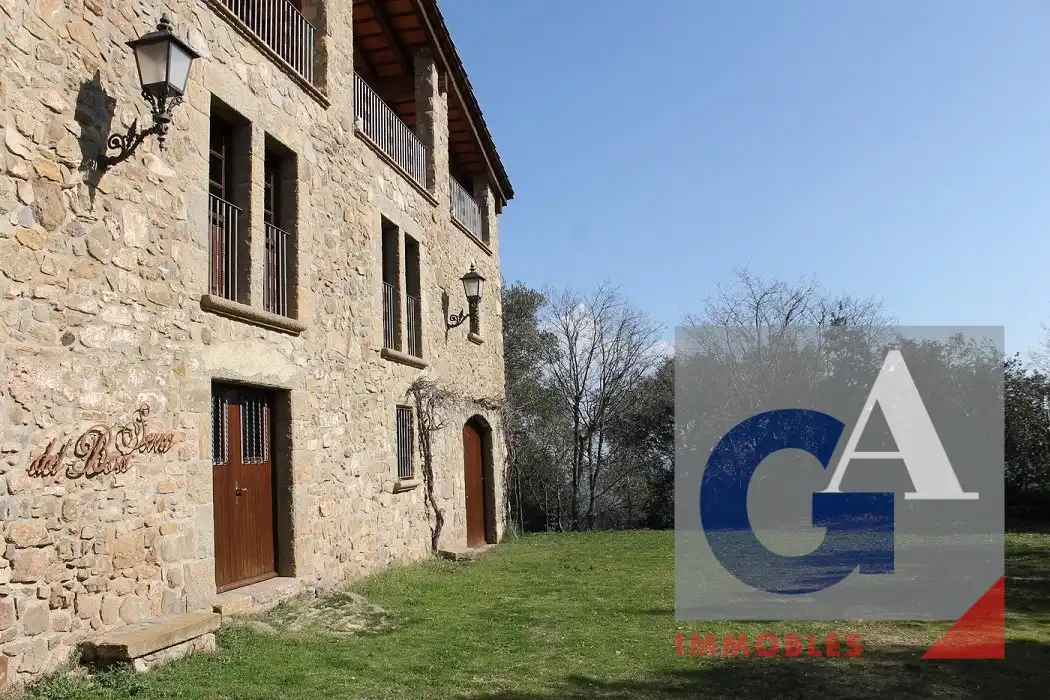 Casa rústica amb terrassa en venda a Sant Joan Les Fonts, imagen 3
