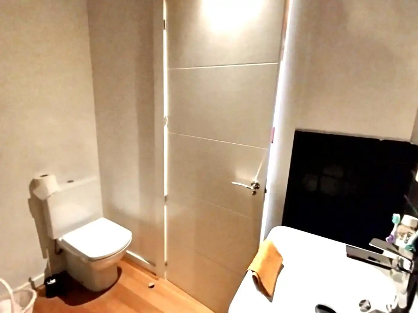 Baño de Casa adosada en venta en Valverde de la Virgen con Calefacción, Jardín privado y Parquet