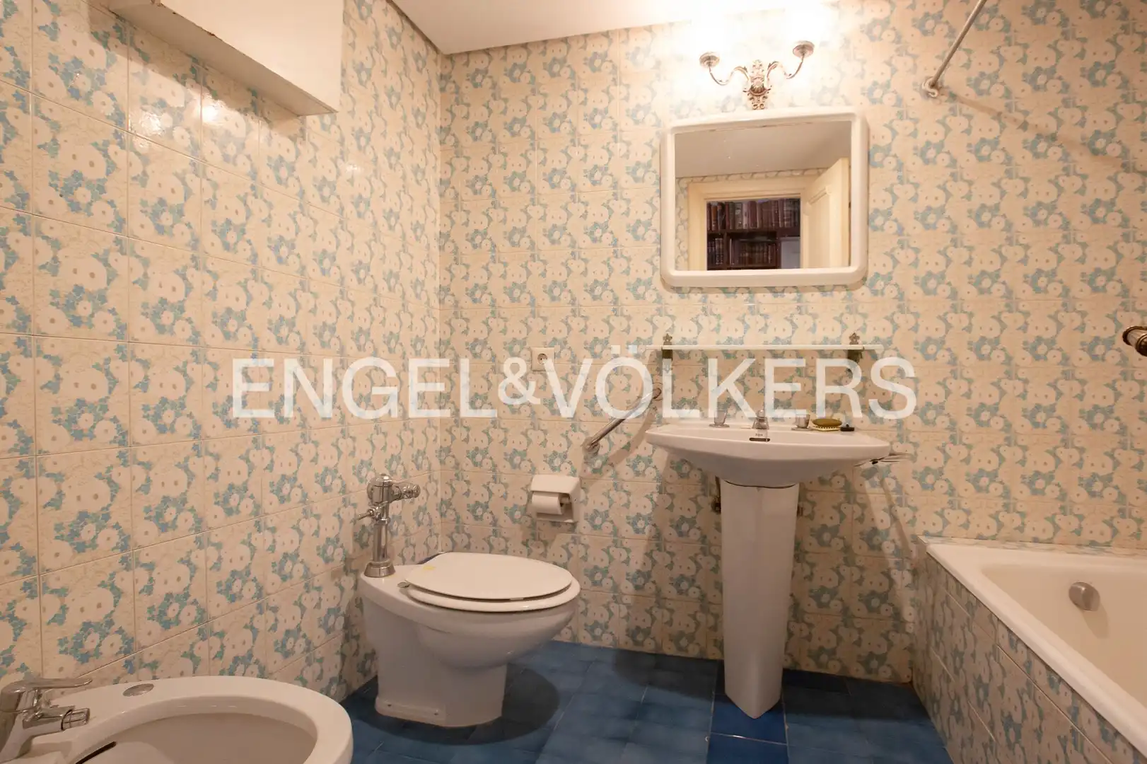 Bathroom of Flat for sale in Getxo   with Heating, Terrace and Storage room
