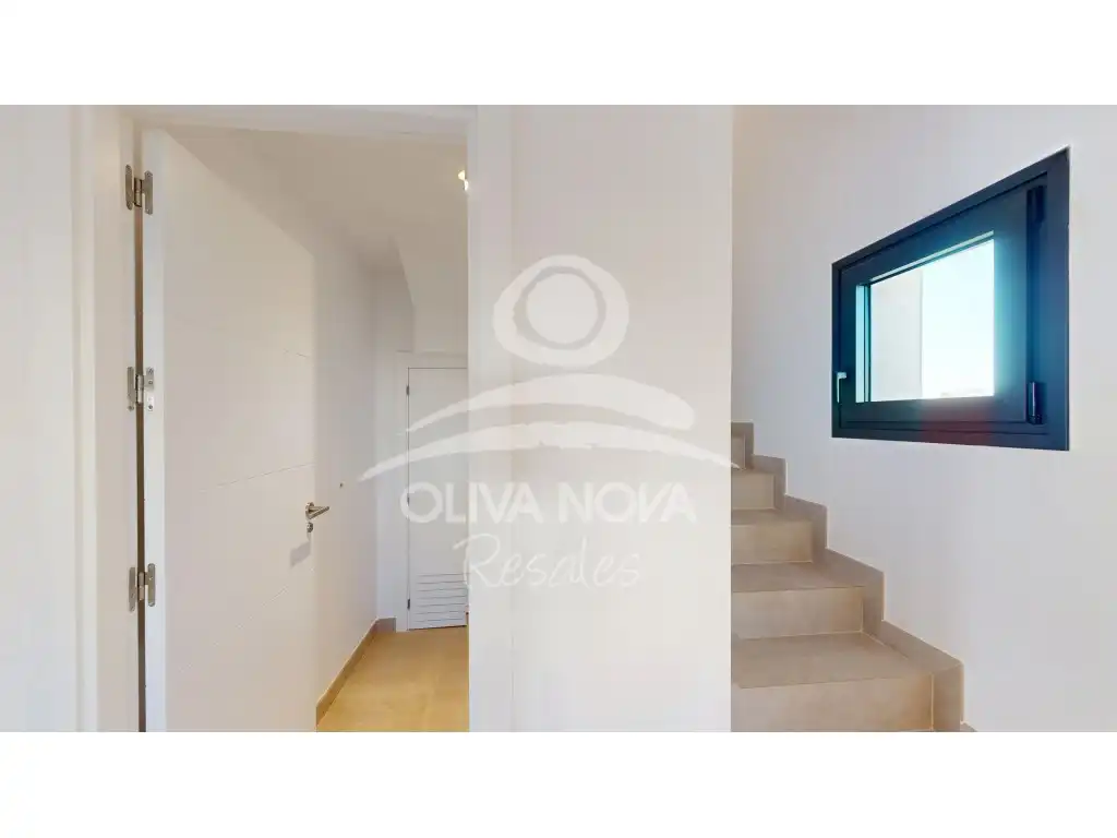 Detached homes for sale in Calle Degas, Oliva Nova