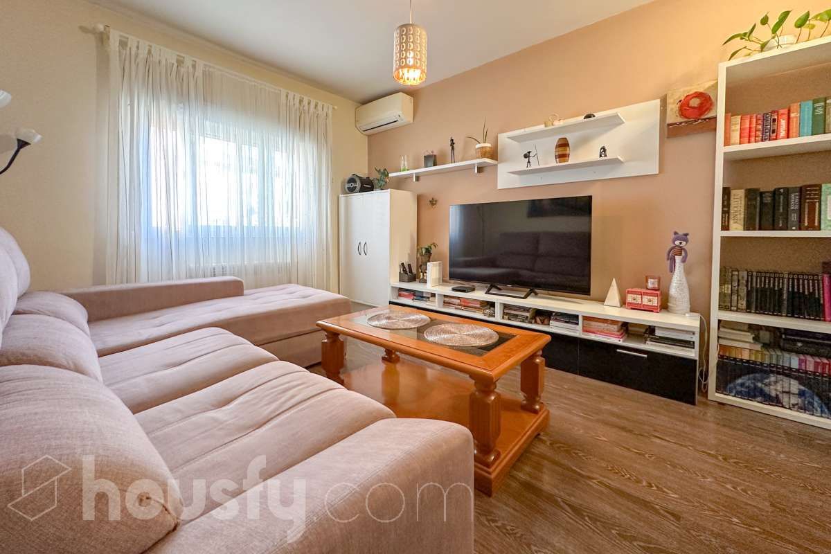 Sala d'estar de Pis en venda en  Madrid Capital amb Aire condicionat, Calefacció i Moblat