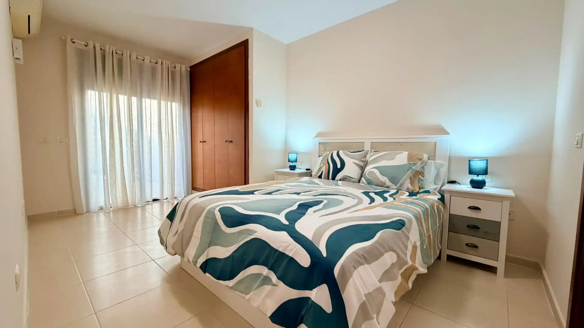Casa adosada en venta en Calle Duquela, Cho - Parque de la Reina
