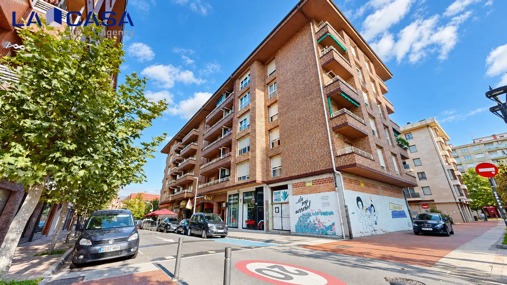 Außenansicht von Wohnung zum Verkauf in Amurrio mit Abstellraum und Balkon
