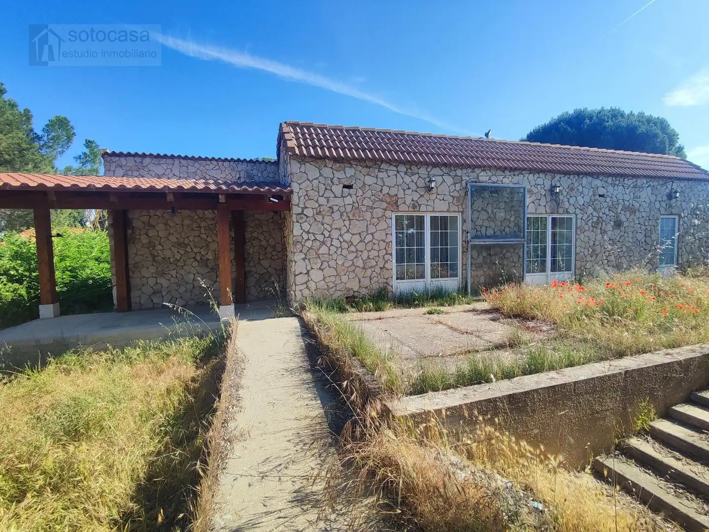 Vista exterior de Casa o xalet en venda en Traspinedo amb Calefacció, Jardí privat i Piscina