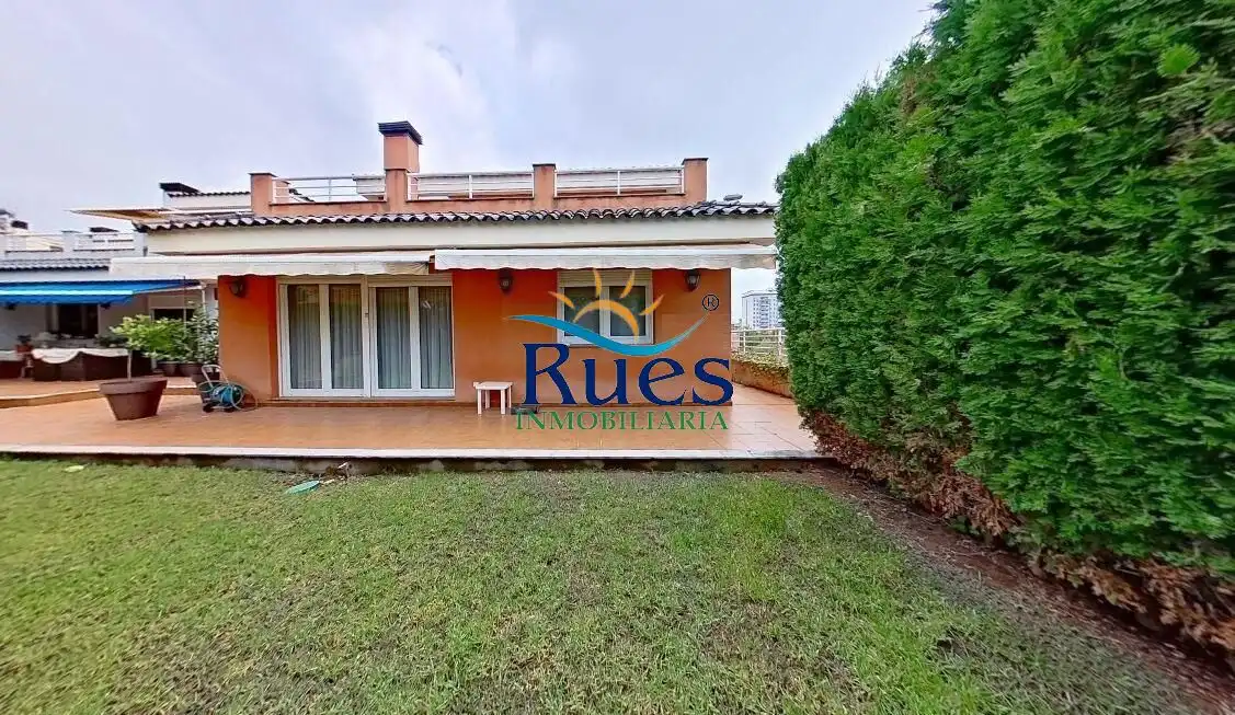 Vista exterior de Casa o chalet en venta en Oropesa del Mar / Orpesa con Aire acondicionado, Calefacción y Jardín privado