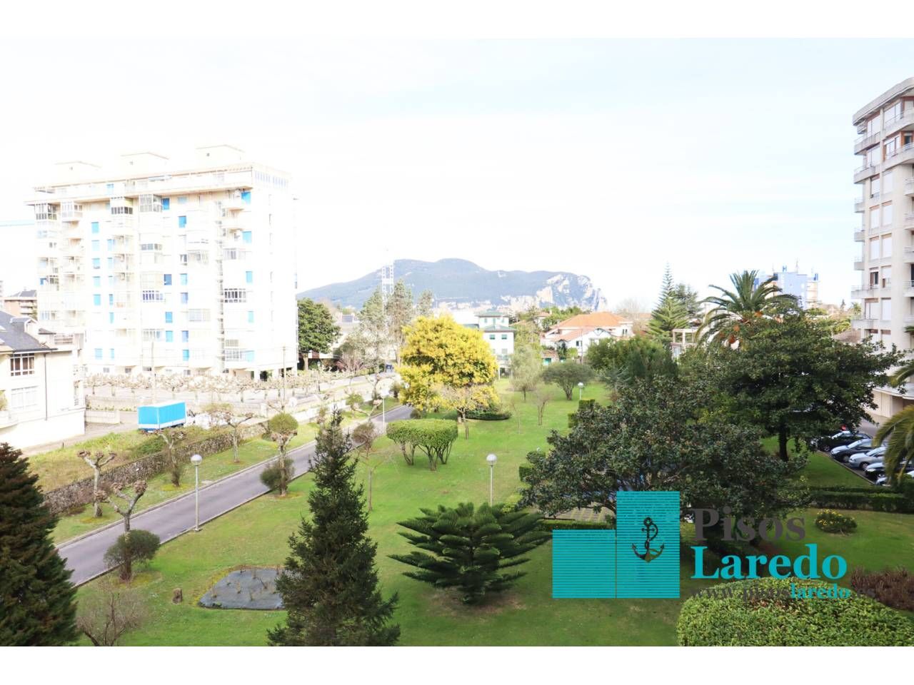 Jardí de Pis de lloguer en Laredo amb Calefacció, Parquet i Terrassa
