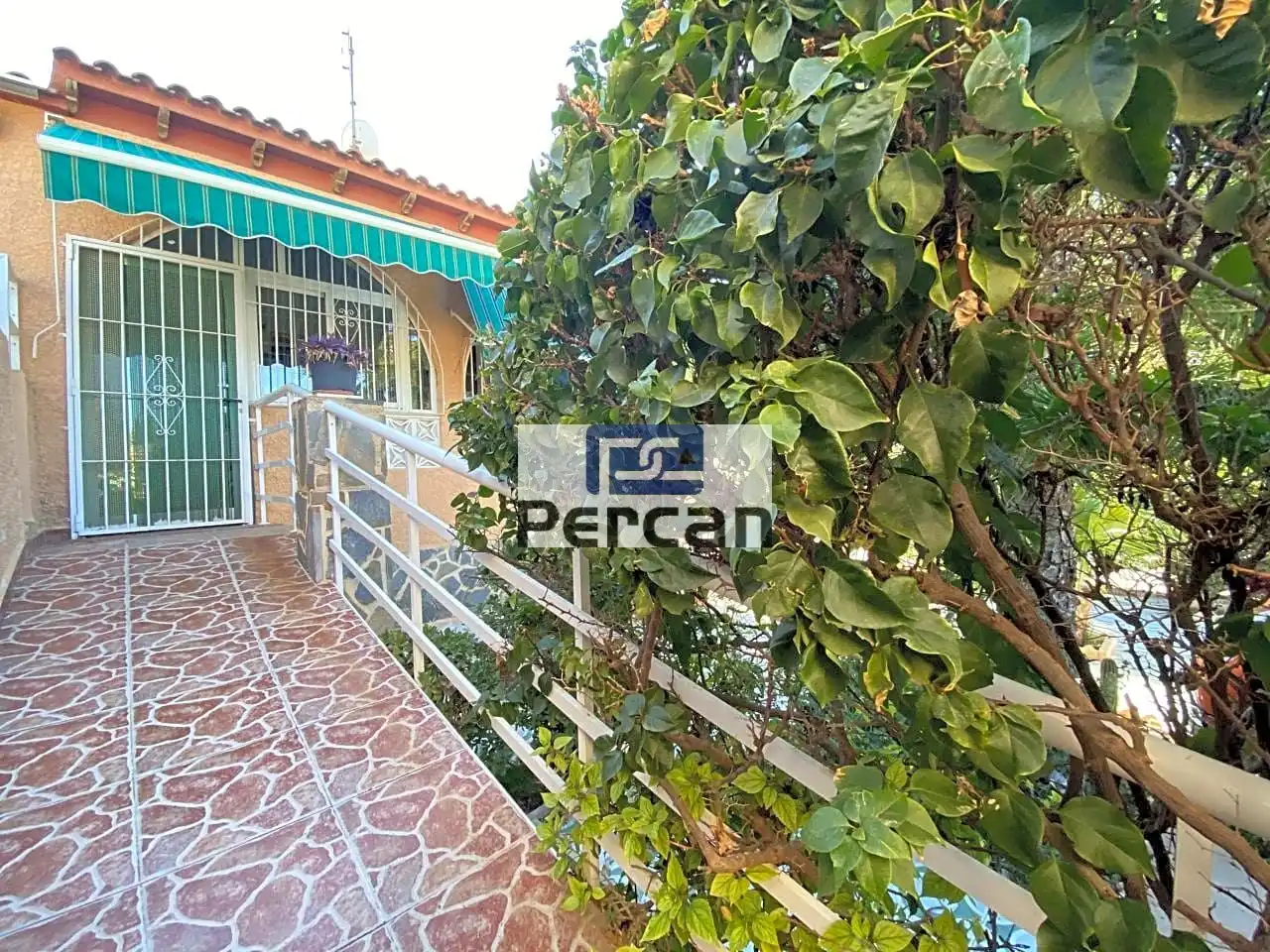 Vista exterior de Finca rústica en venta en El Campello con Jardín privado, Terraza y Trastero