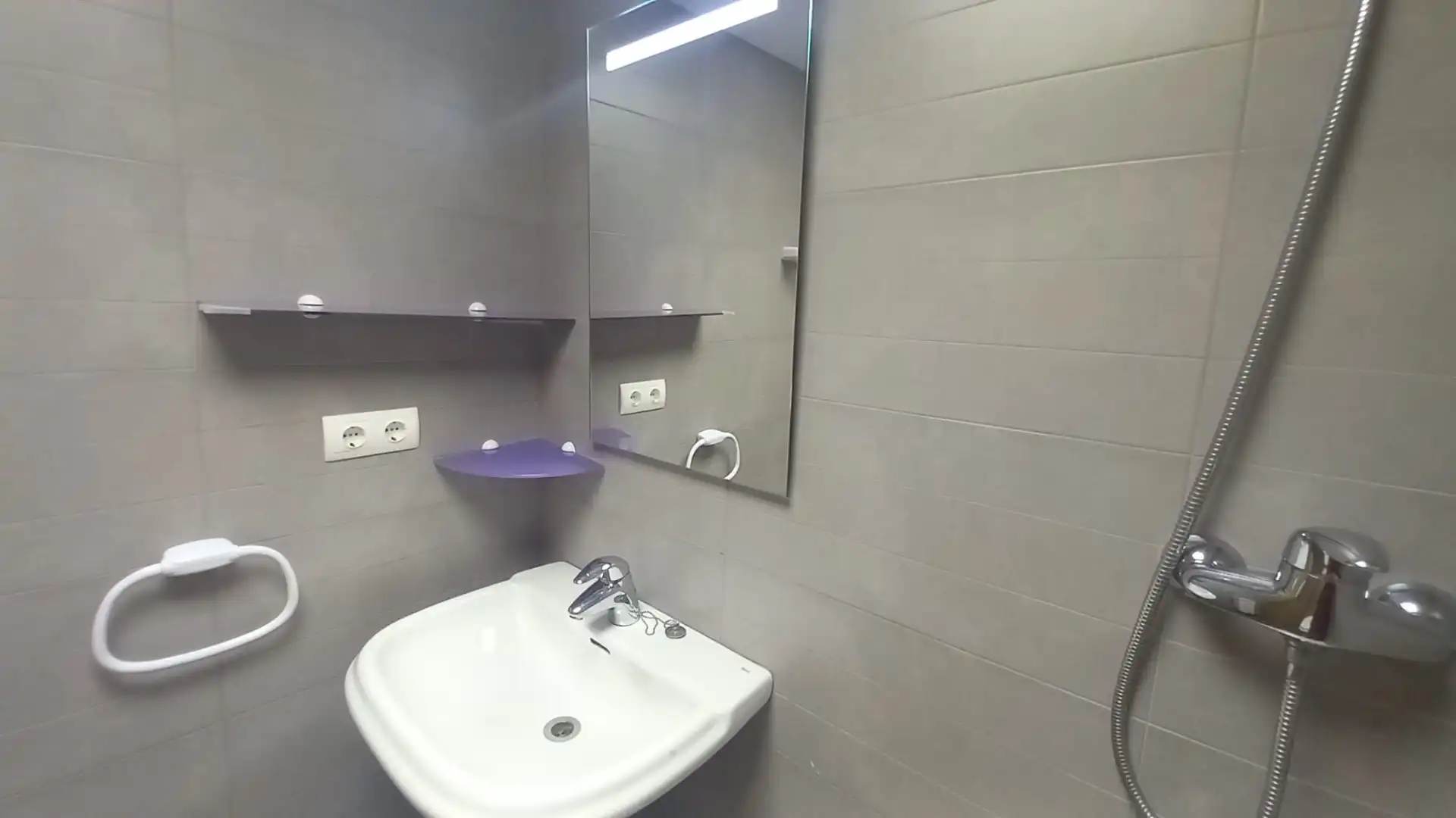 Baño de Piso de alquiler en Lleida con Calefacción, Amueblado y Balcón