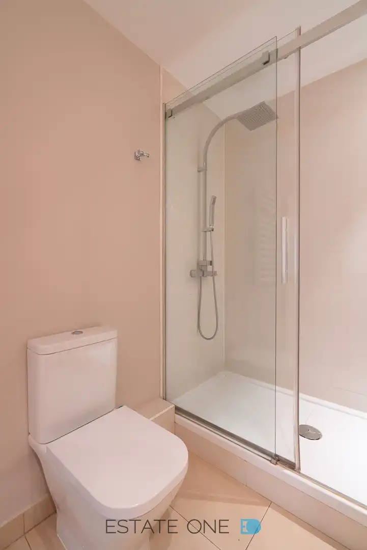Bathroom of Flat for rent in Madrid  with Air Conditioner, Heating and Parquet flooring