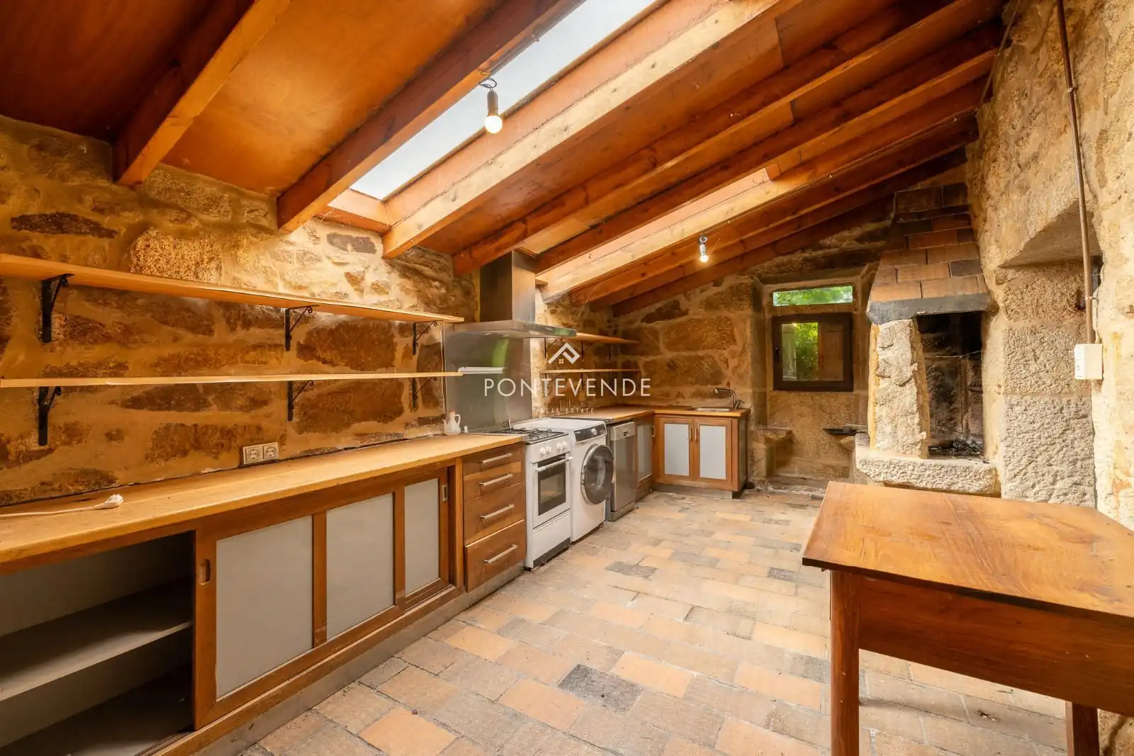 Küche von Haus oder Chalet zum Verkauf in Tui mit Heizung und Terrasse