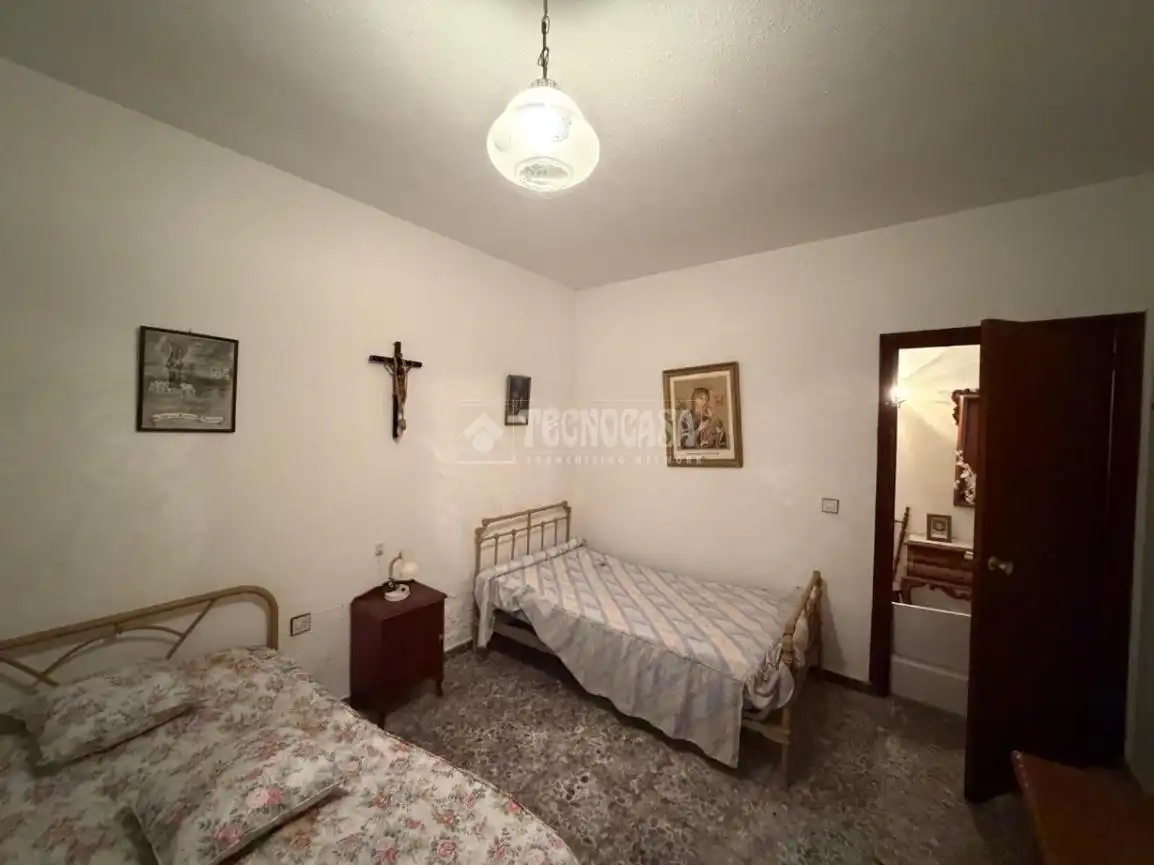 Schlafzimmer von Einfamilien-Reihenhaus zum Verkauf in Mengíbar