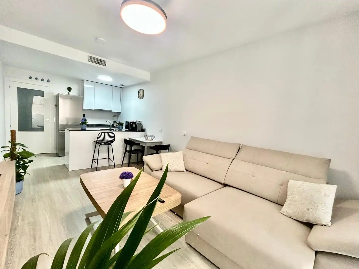 Sala de estar de Piso en venta en Almería con Aire acondicionado, Calefacción y Parquet
