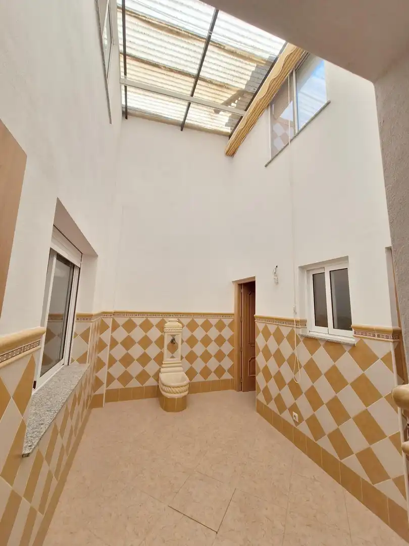 Casa o chalet en venta en Algueña con Calefacción, Balcón y Jacuzzi