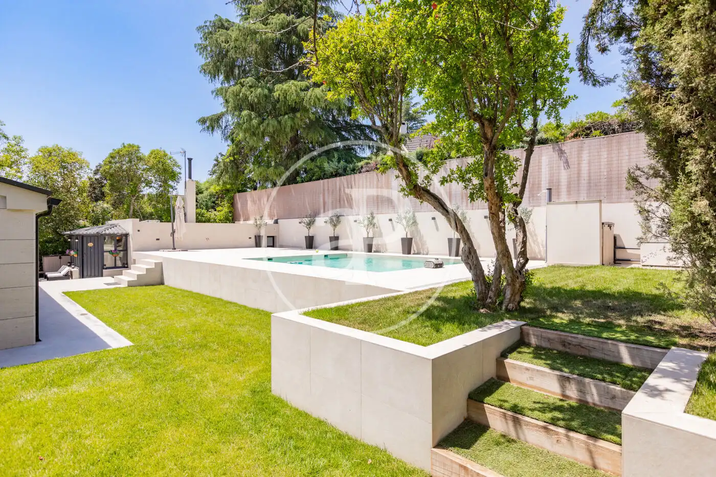 Schwimmbecken von Haus oder Chalet zum Verkauf in Pozuelo de Alarcón mit Klimaanlage, Heizung und Privatgarten