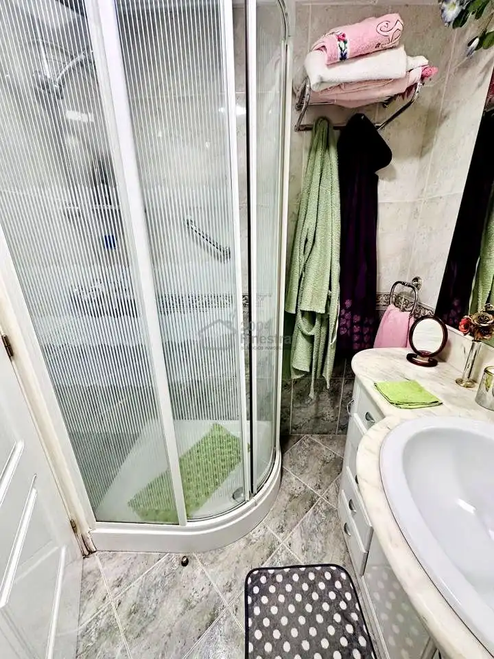 Badezimmer von Wohnungen zum Verkauf in Finestrat mit Klimaanlage, Privatgarten und Terrasse