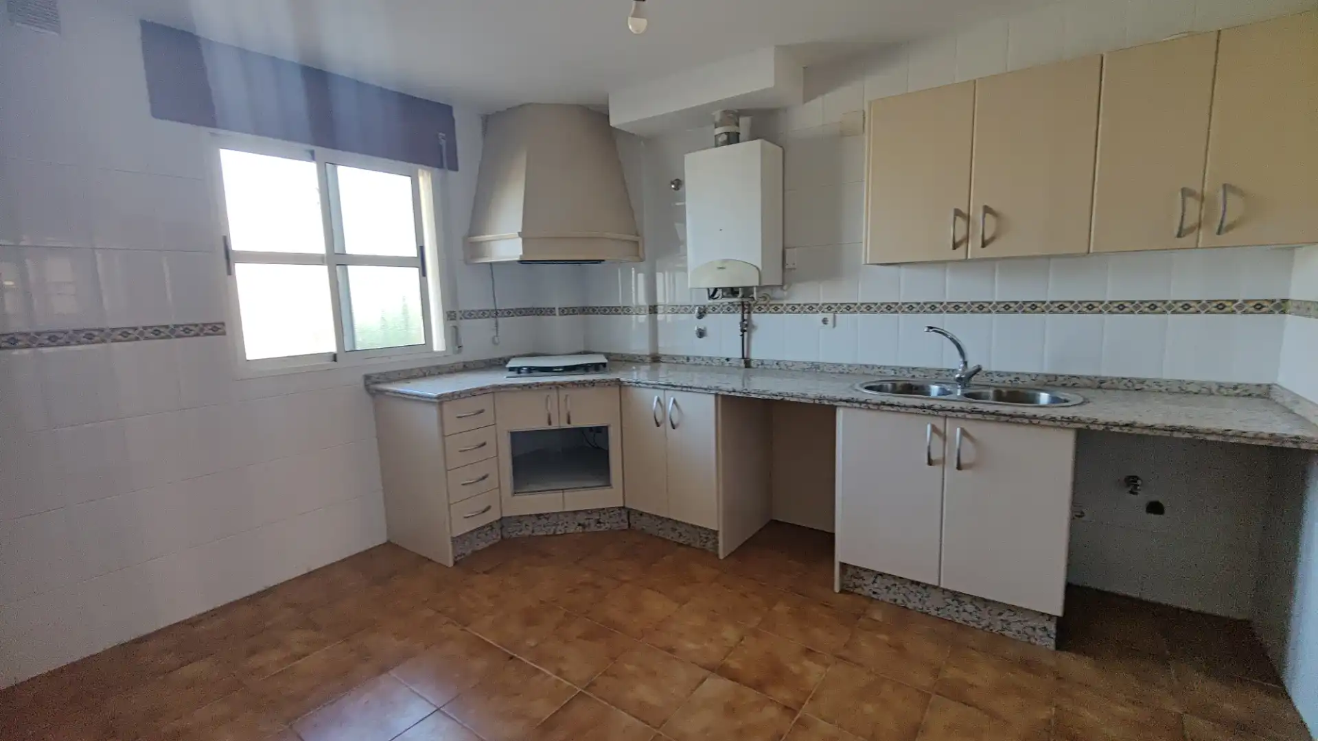 Cocina de Casa adosada en venta en Huétor Vega con Calefacción, Jardín privado y Piscina