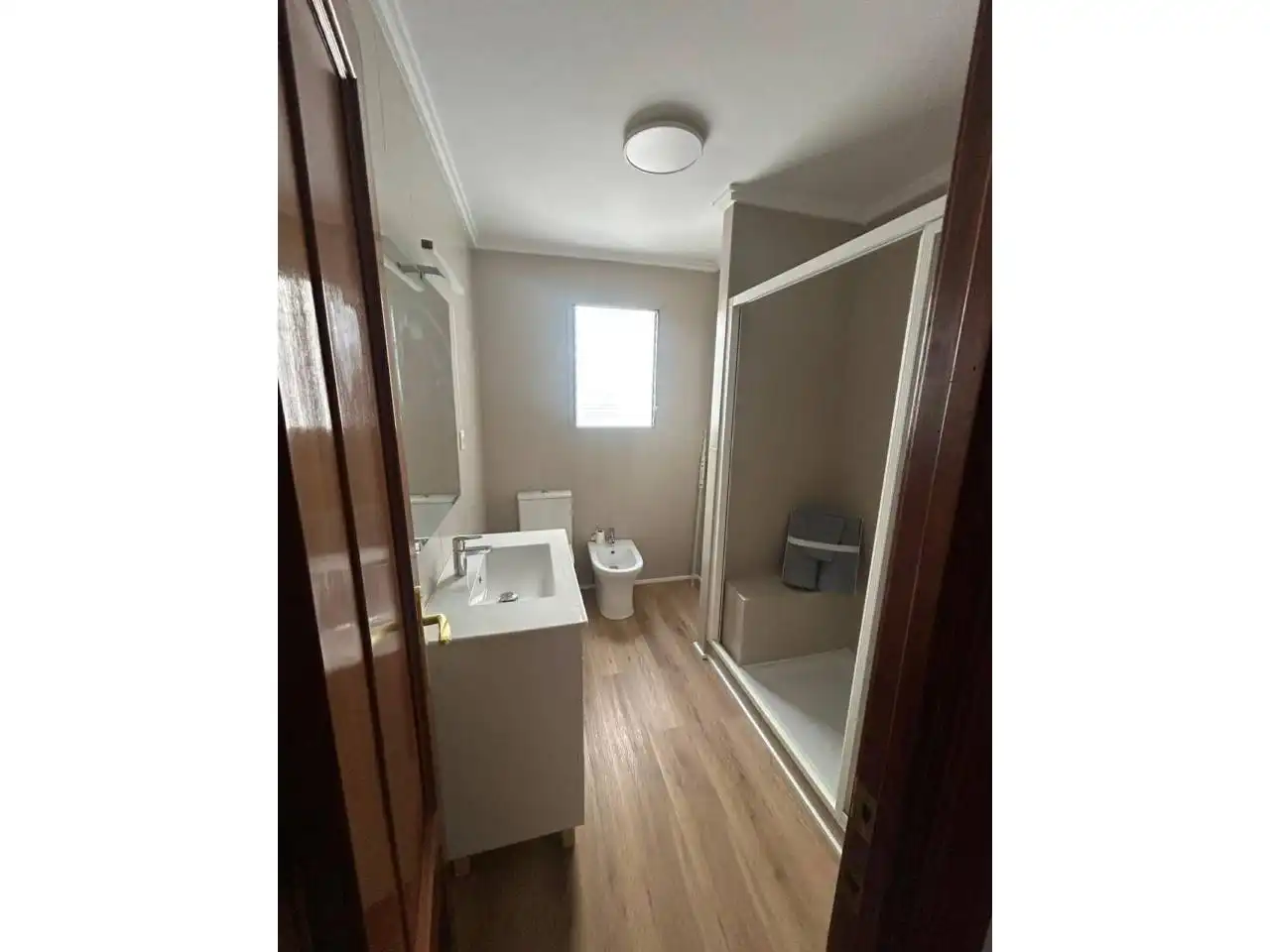 Bathroom of Flat for rent in Valencia  with Air Conditioner, Parquet flooring and Storage room