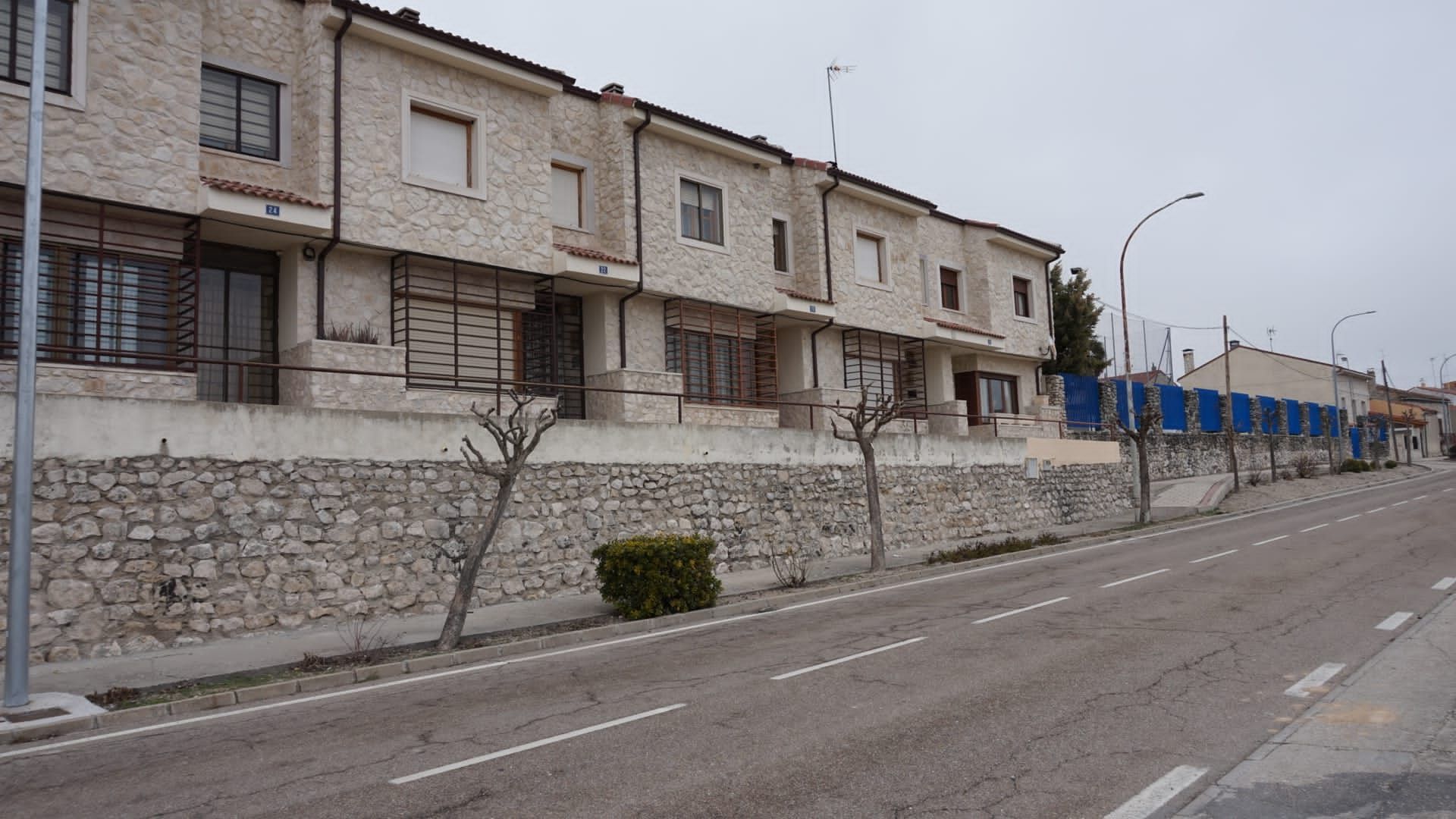 Exterior view of Single-family semi-detached for sale in Montemayor de Pililla  with Private garden, Terrace and Storage room