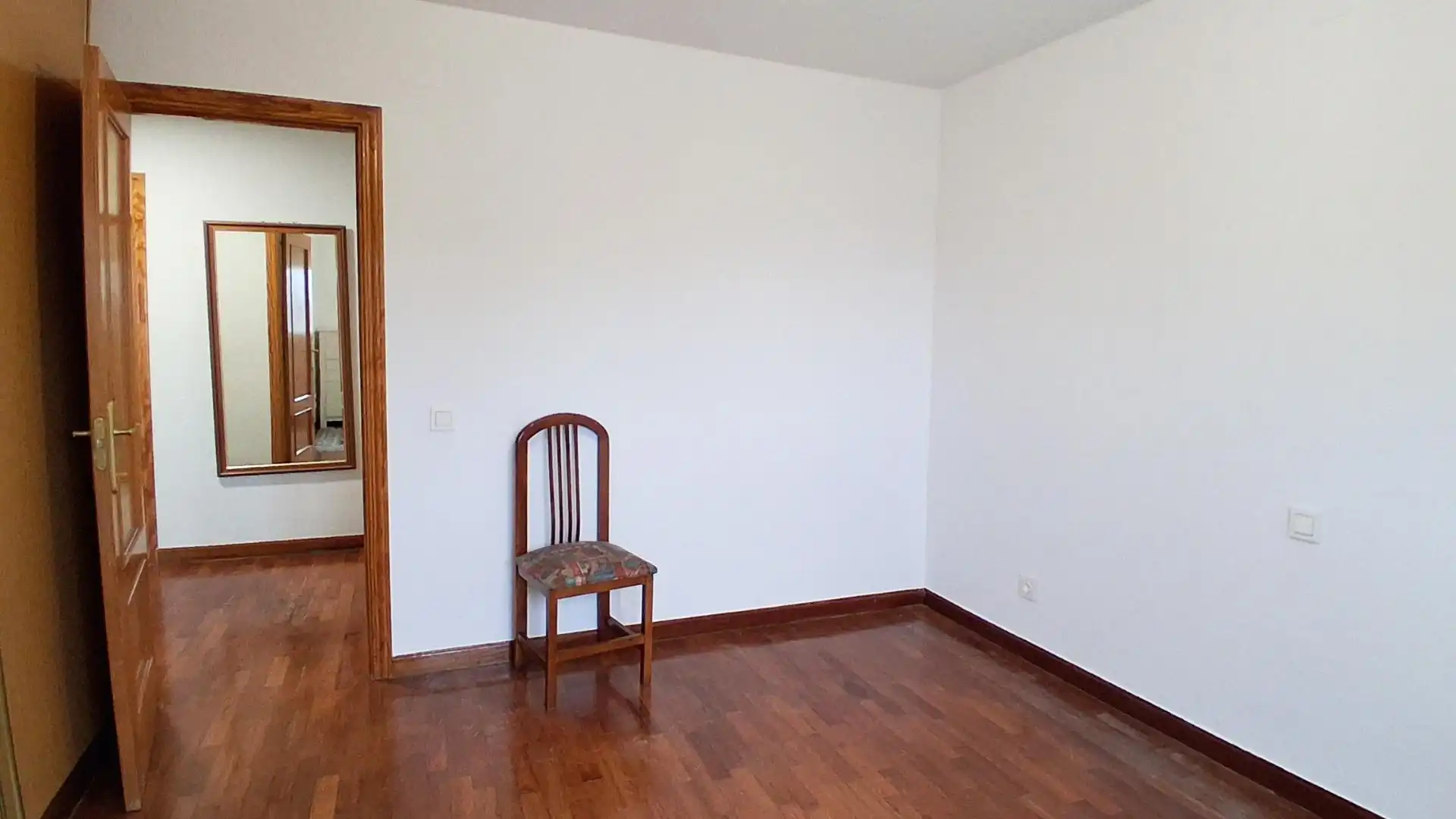 Schlafzimmer von Einfamilien-Reihenhaus zum Verkauf in Cabrerizos mit Heizung, Abstellraum und Schwimmbad