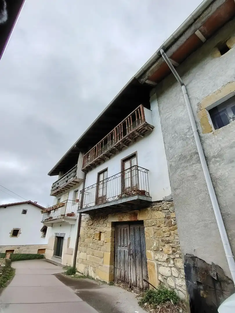 Vista exterior de Casa adosada en venda en Liendo amb Calefacció, Jardí privat i Terrassa