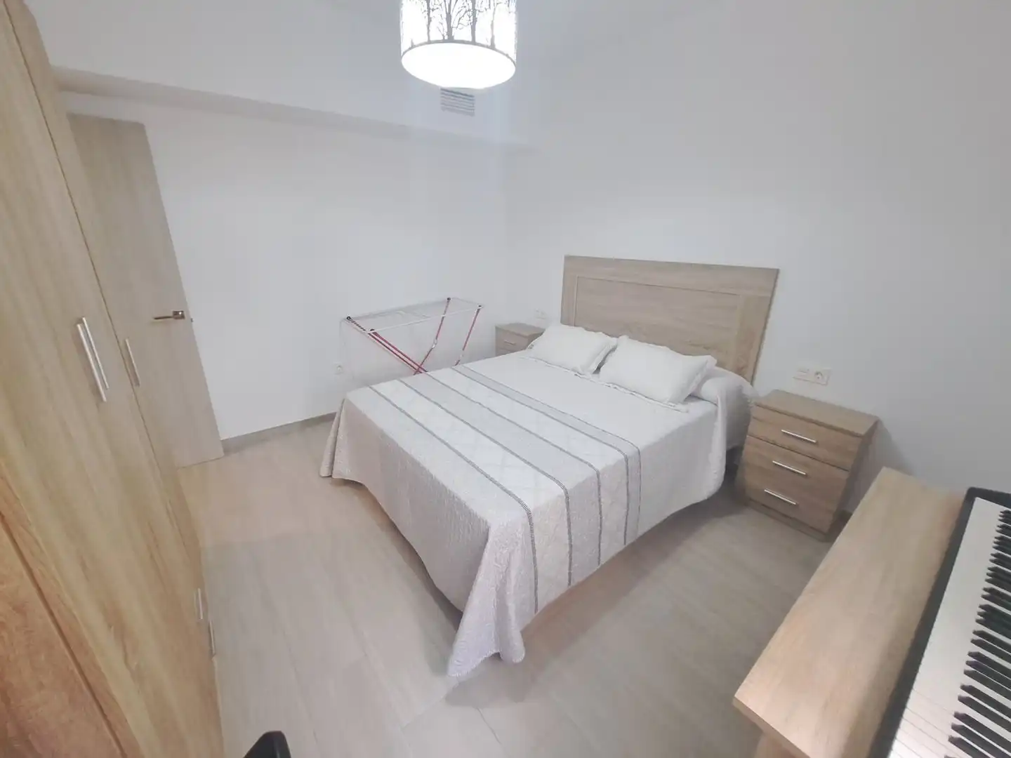 Habitación de Piso de alquiler en Granada con Aire acondicionado, Calefacción y Balcón