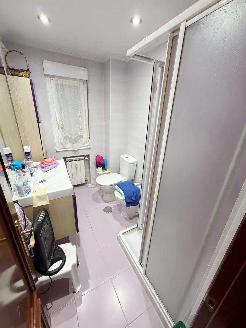 Baño de Piso en venta en Avilés con Calefacción y Parquet