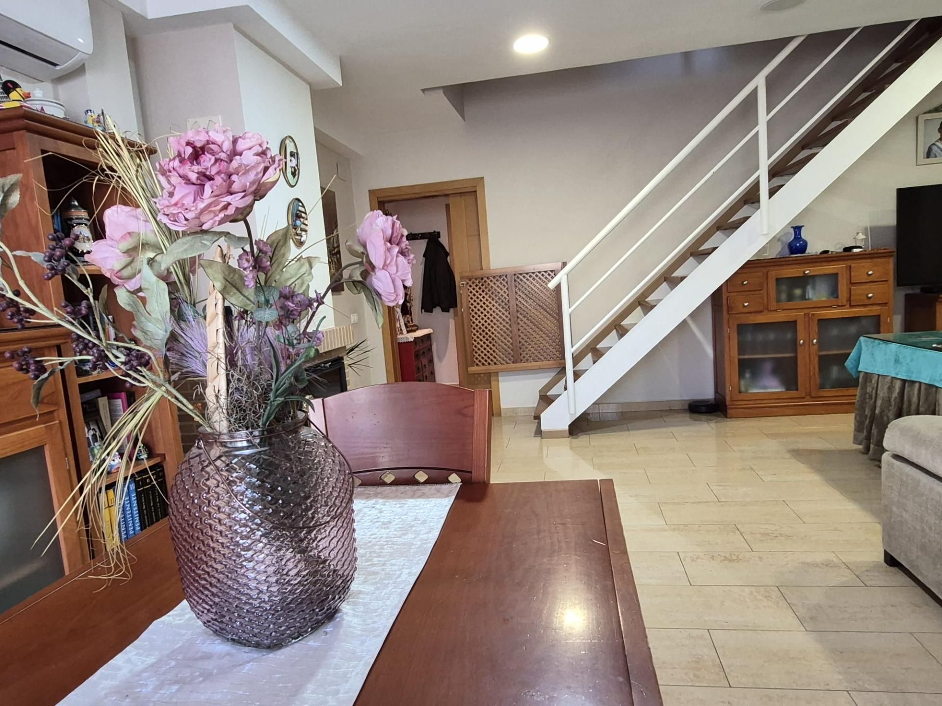 Casa adosada en venda en Pilas amb Aire condicionat, Terrassa i Traster