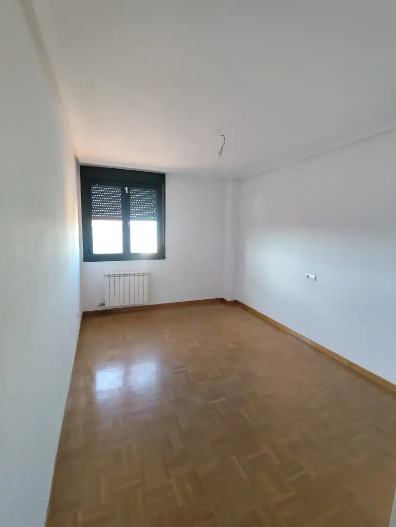Einfamilien-Reihenhaus zur Miete in Calle Juan Bautista de Toledo, Tejares - Chamberí - Alcades