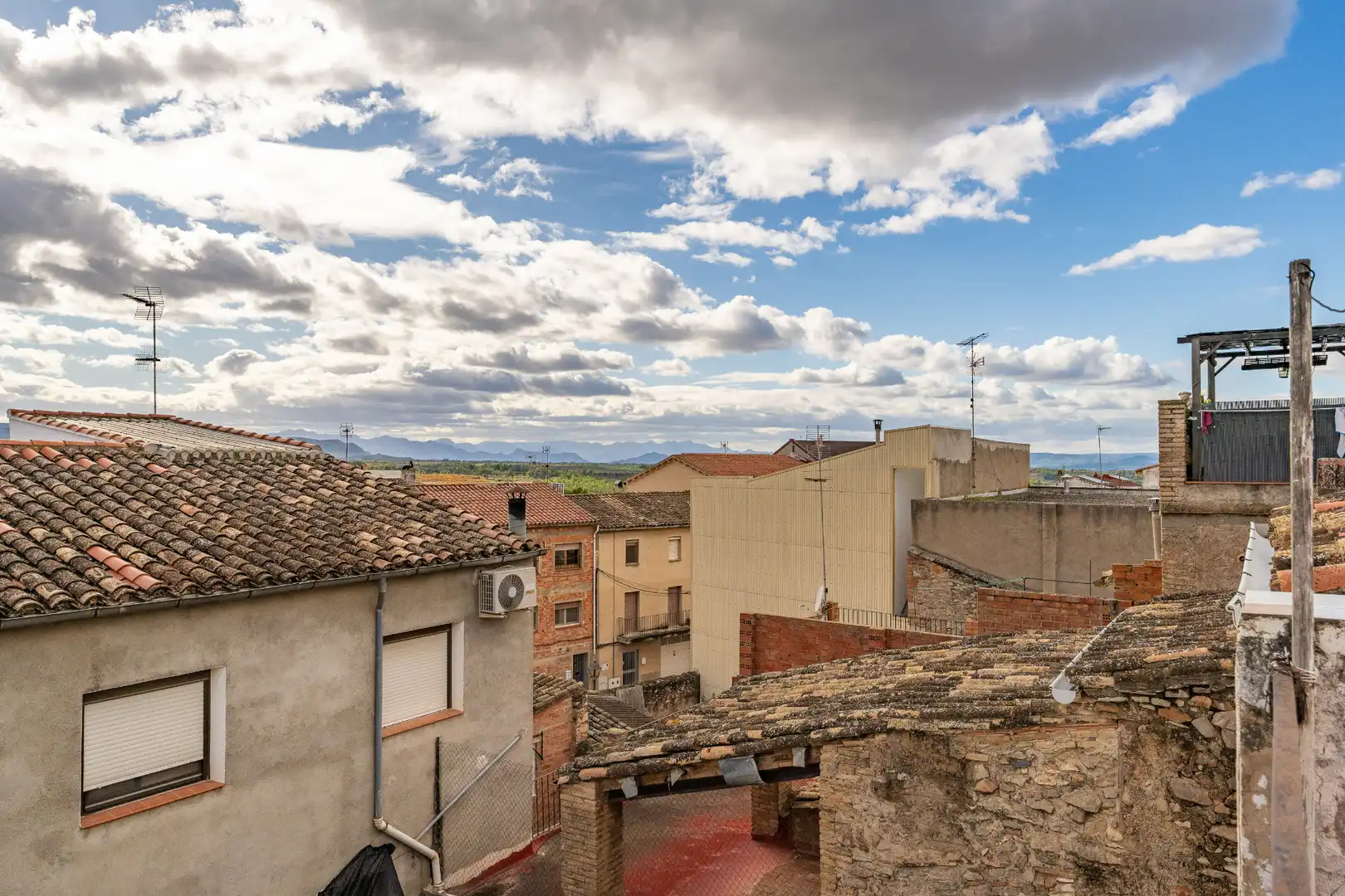 Vista exterior de Casa o xalet en venda en Els Guiamets amb Aire condicionat, Jardí privat i Terrassa