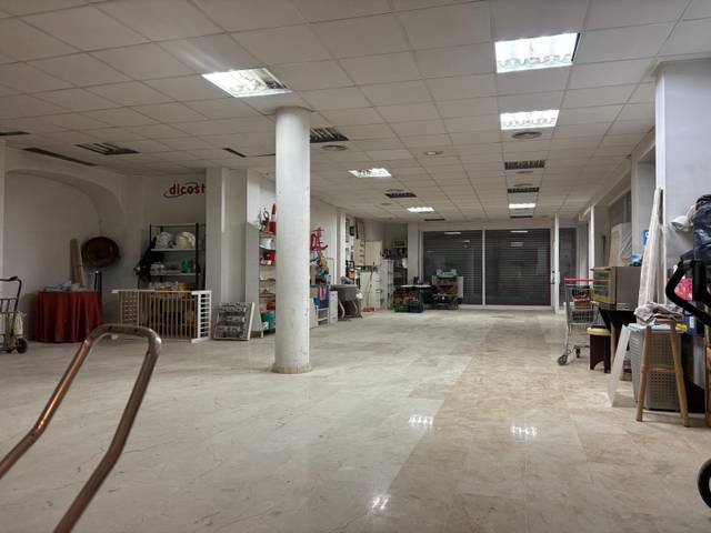 Local comercial en Alquiler en El Raval - Portes Encarnades