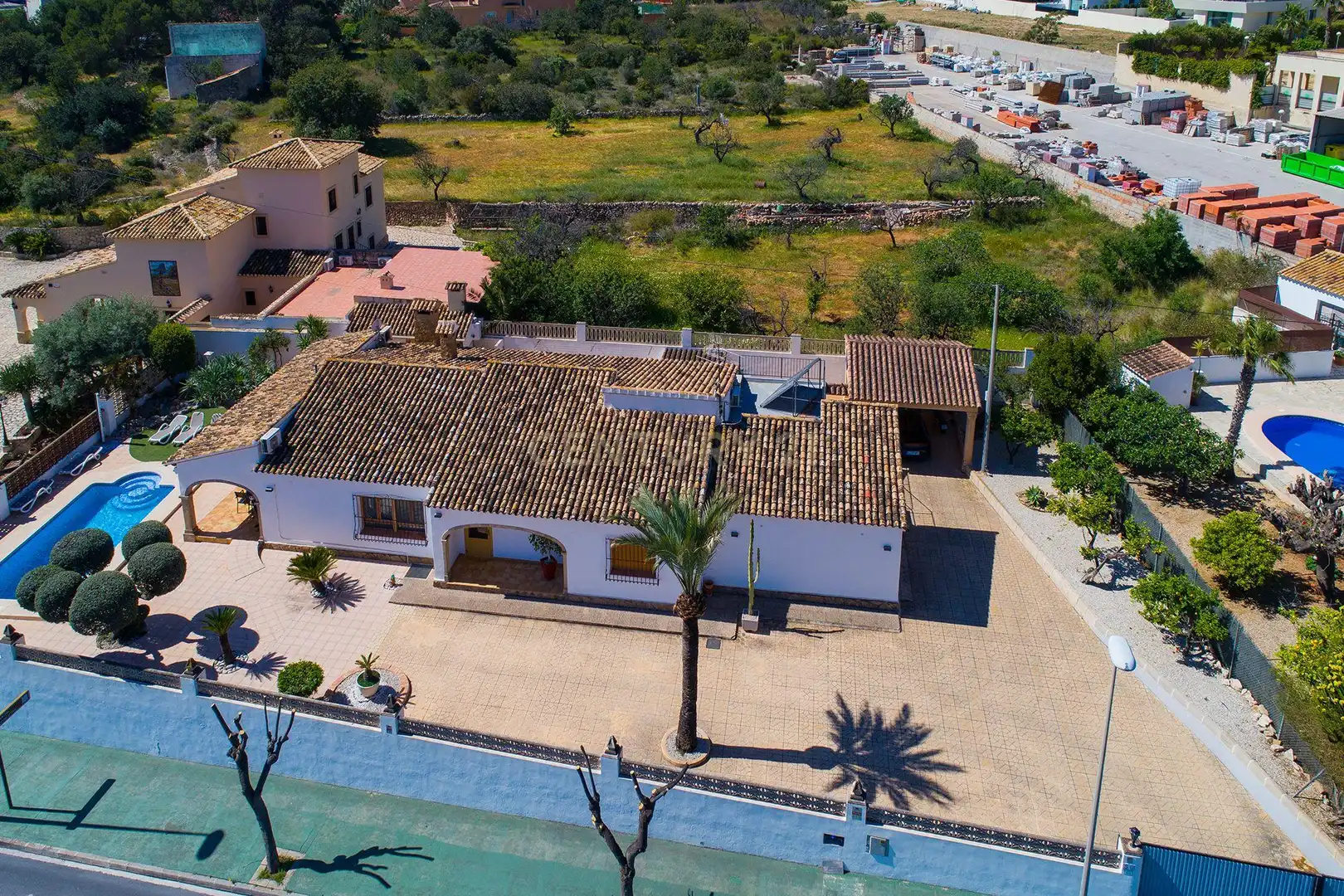 Vista exterior de Casa o xalet en venda en Calpe / Calp amb Aire condicionat, Jardí privat i Traster