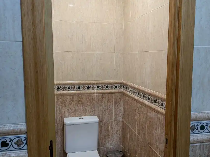 Badezimmer von Geschaftsraum zur Miete in Guadalajara mit Klimaanlage, Heizung und Möbliert