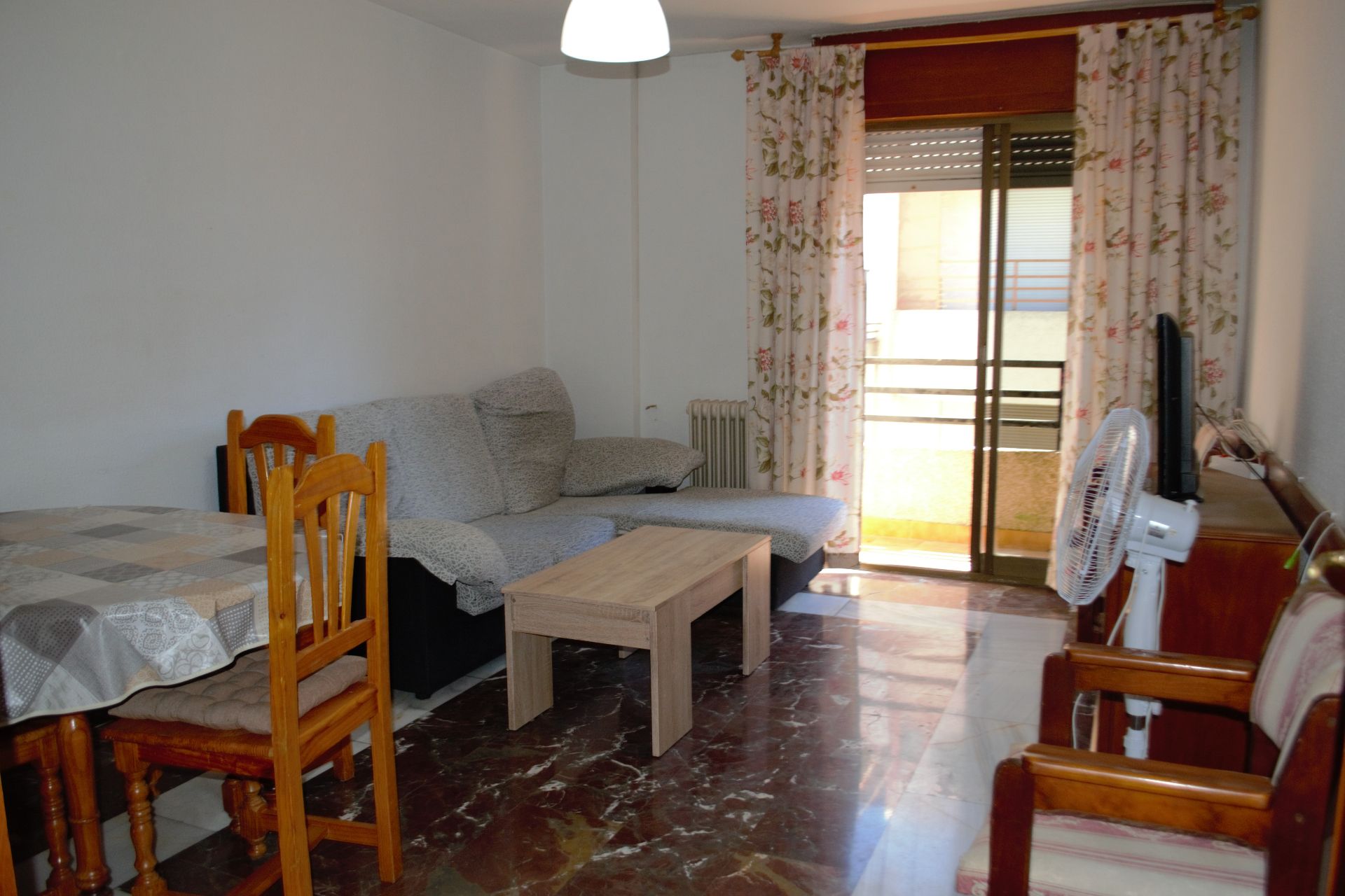 Sala d'estar de Pis de lloguer en  Granada Capital amb Calefacció, Moblat i Rentadora