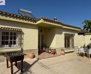 Vista exterior de Casa o xalet en venda en El Puerto de Santa María amb Aire condicionat i Jardí privat