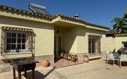 Vista exterior de Casa o xalet en venda en El Puerto de Santa María amb Aire condicionat i Jardí privat