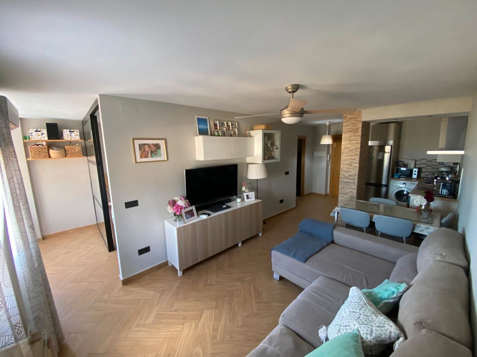 Sala d'estar de Apartament en venda en Fuengirola amb Aire condicionat, Calefacció i Moblat