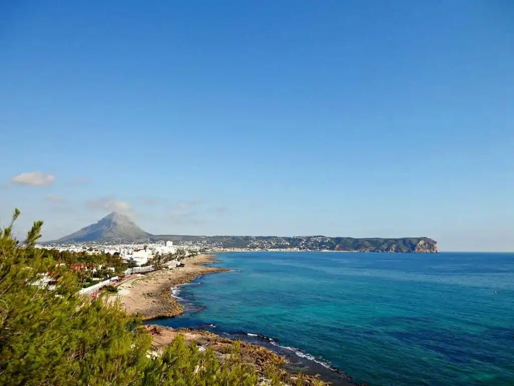 Xalet amb piscina en venda a Montañar - El Arenal