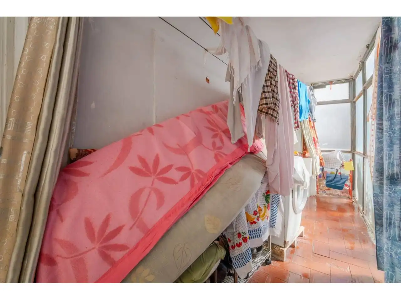 Schlafzimmer von Wohnung zum Verkauf in Salt mit Heizung