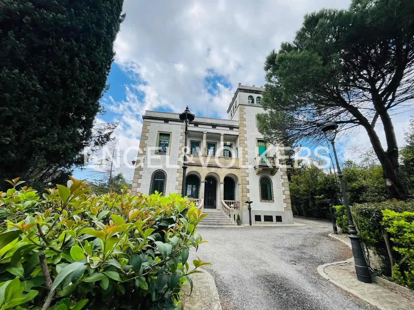 Vista exterior de Casa o chalet en venta en Llinars del Vallès con Aire acondicionado, Calefacción y Jardín privado