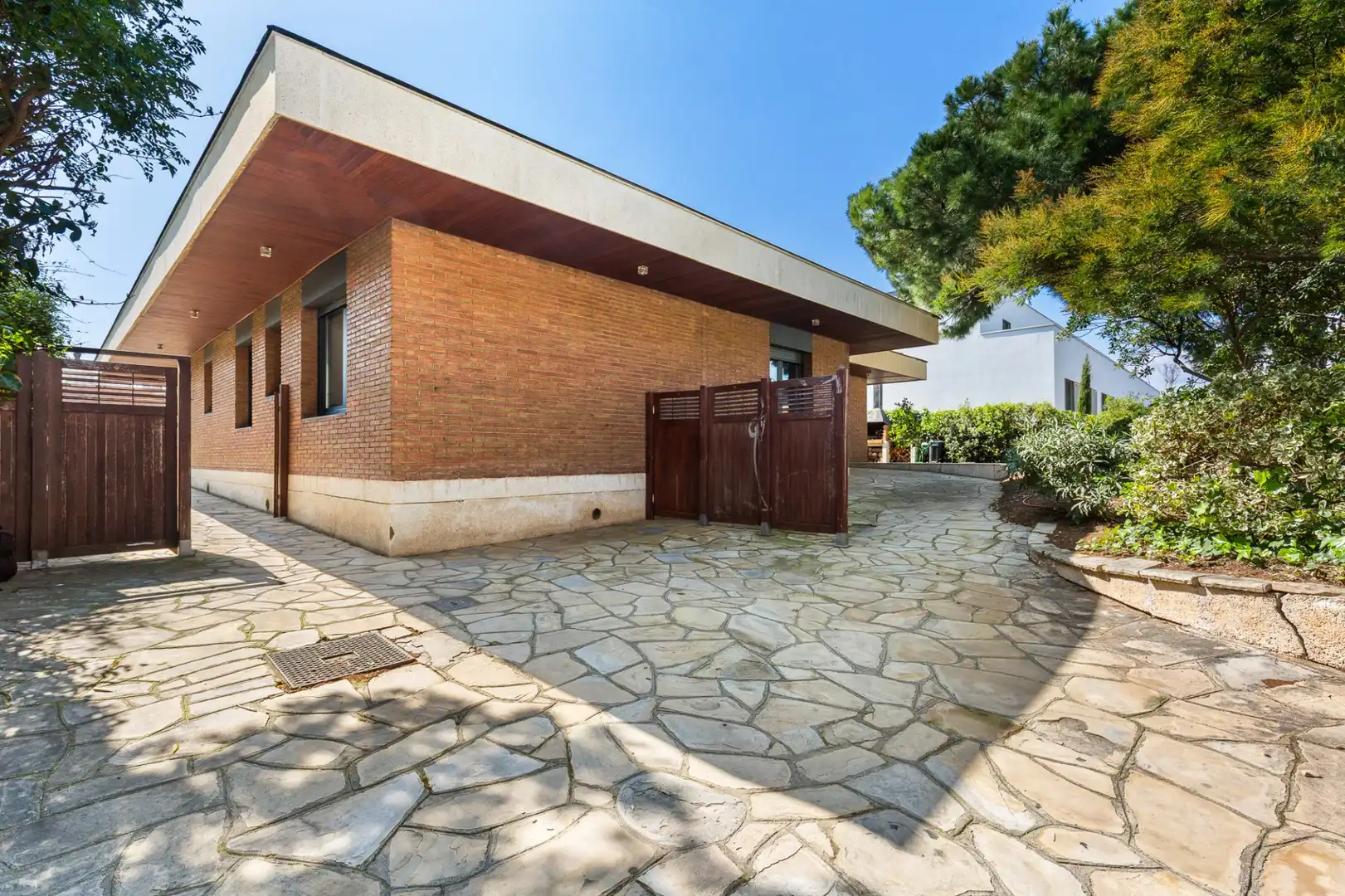 Vista exterior de Casa o chalet en venta en Esplugues de Llobregat con Aire acondicionado, Calefacción y Trastero