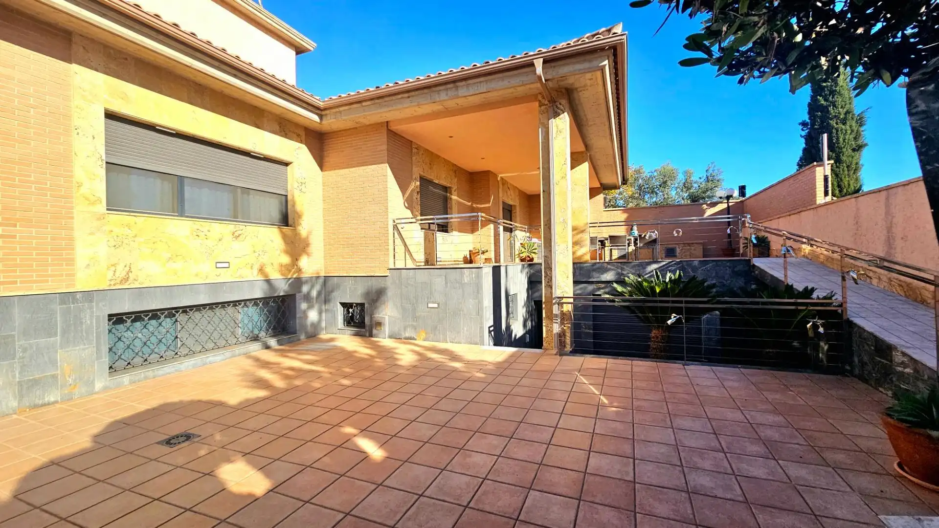 Vista exterior de Casa o xalet en venda en Cartagena amb Aire condicionat, Calefacció i Jardí privat
