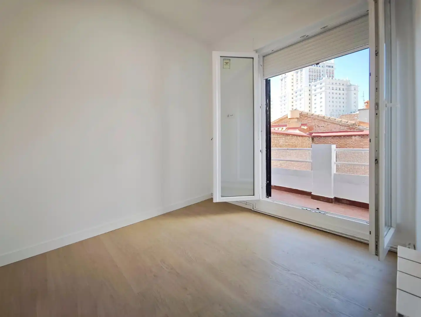 Schlafzimmer von Wohnung zur Miete in Madrid mit Klimaanlage, Heizung und Terrasse