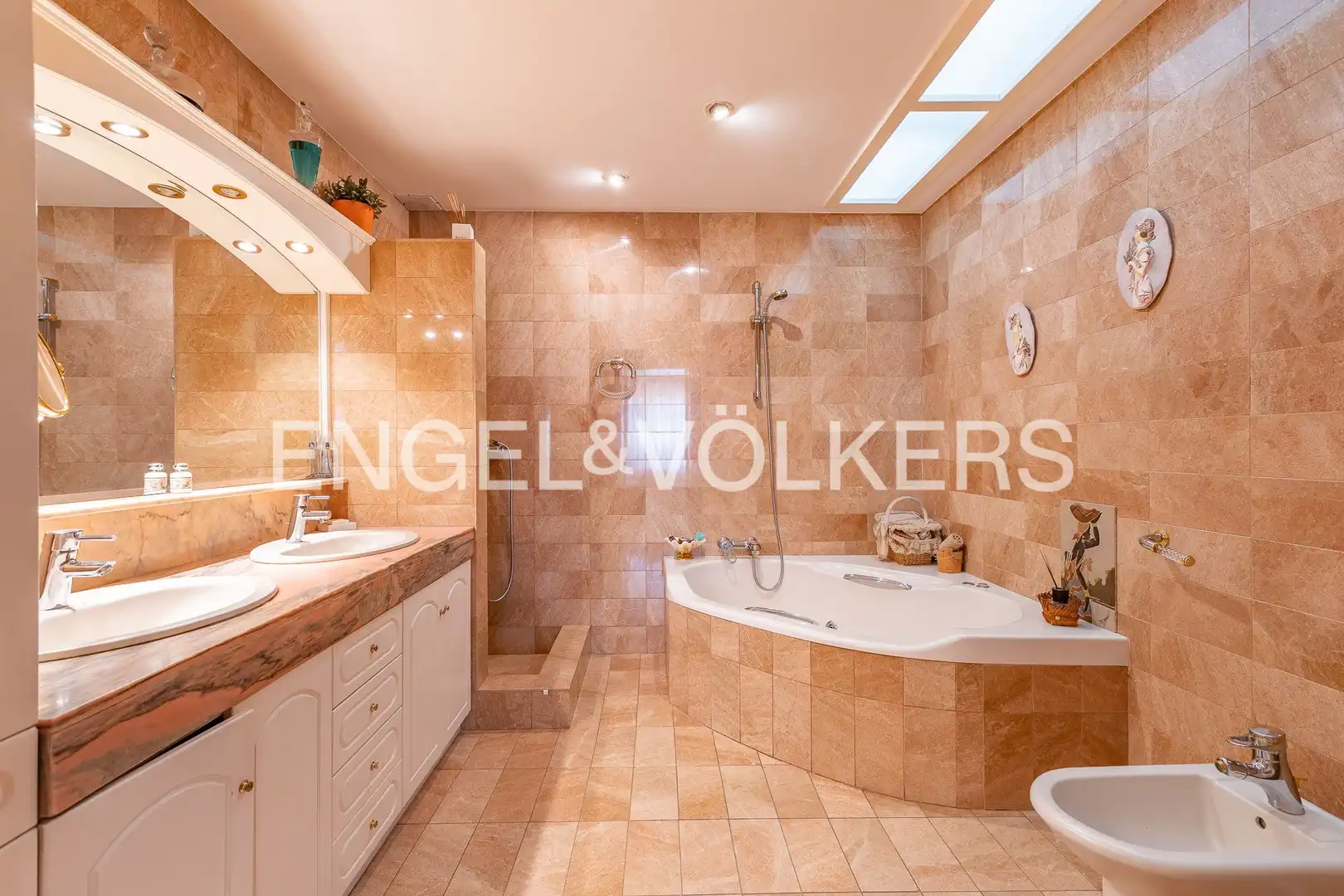Bathroom of Houses for sale in Terrassa  with Air Conditioner, Heating and Private garden