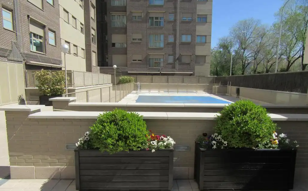 Schwimmbecken von Garage zum Verkauf in Madrid